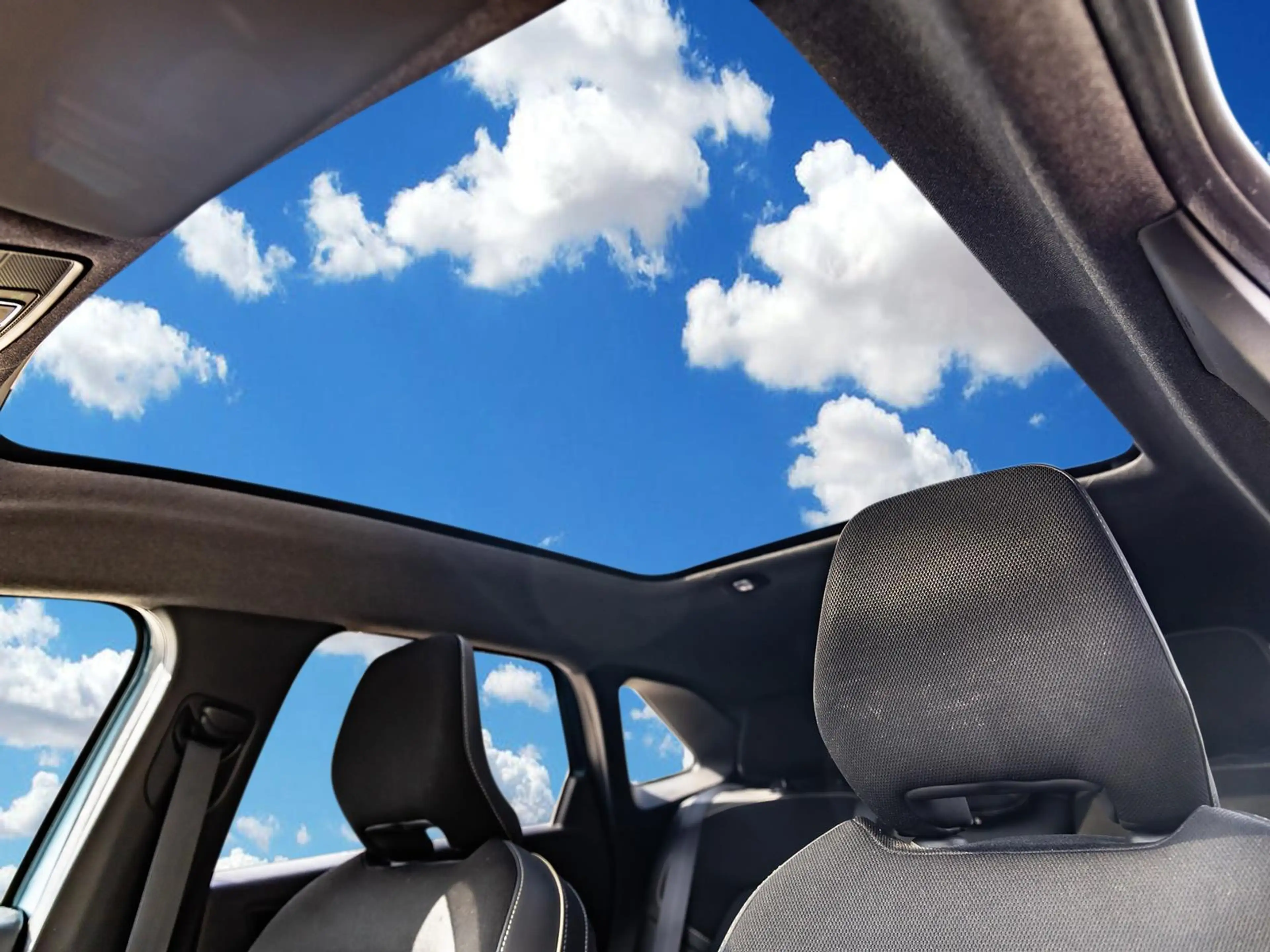 Renault Symbioz Iconic Full Hybrid 145 PANO NAVI SHZ PDC — photo 6