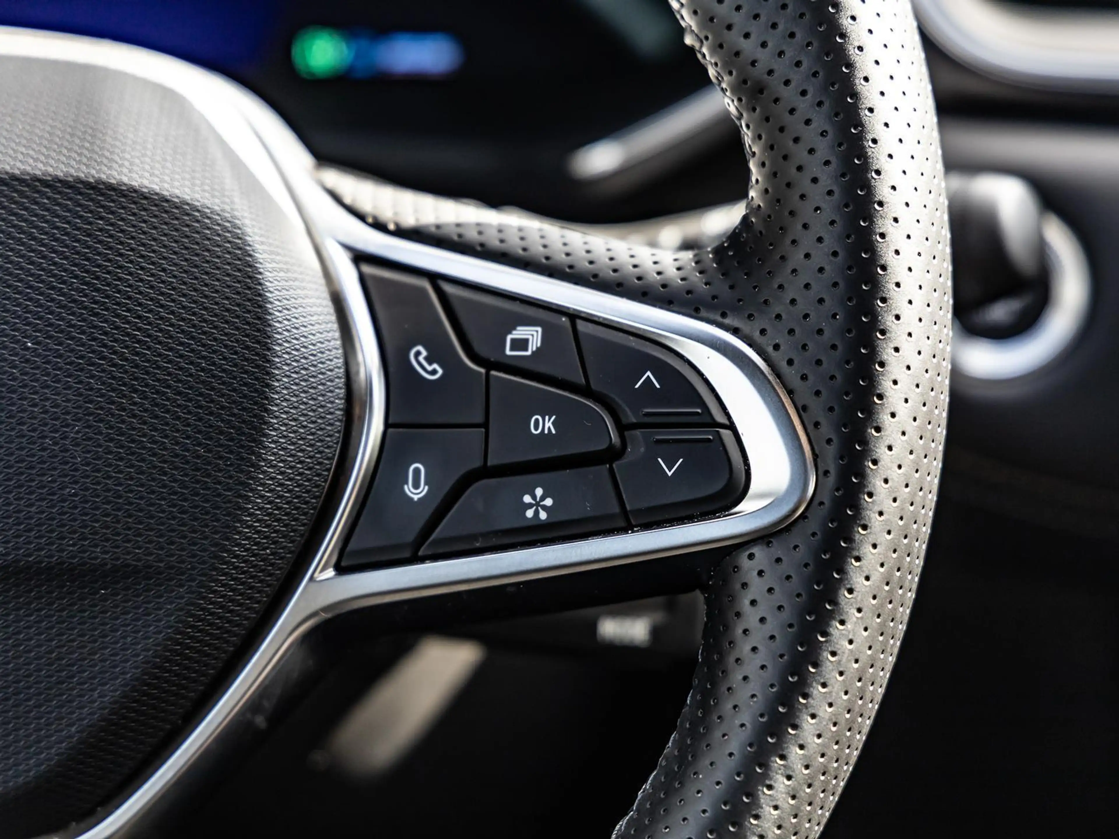 Renault Symbioz Iconic Full Hybrid 145 PANO NAVI SHZ PDC — photo 15