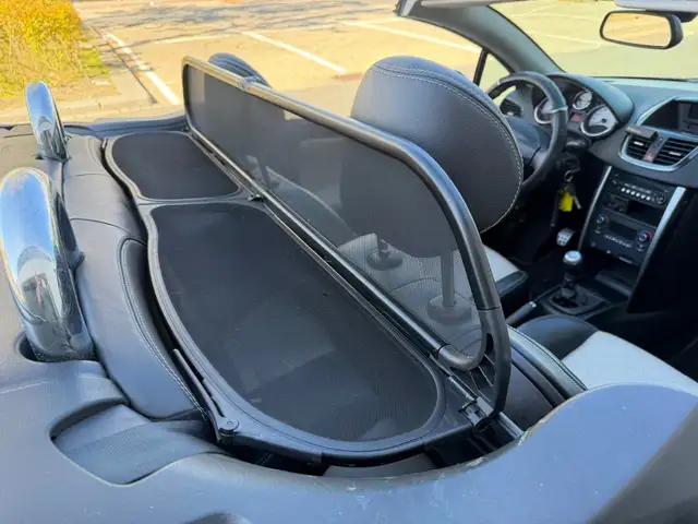 Peugeot 207 view 14