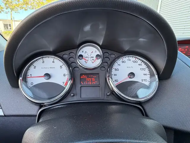 Peugeot 207 view 10