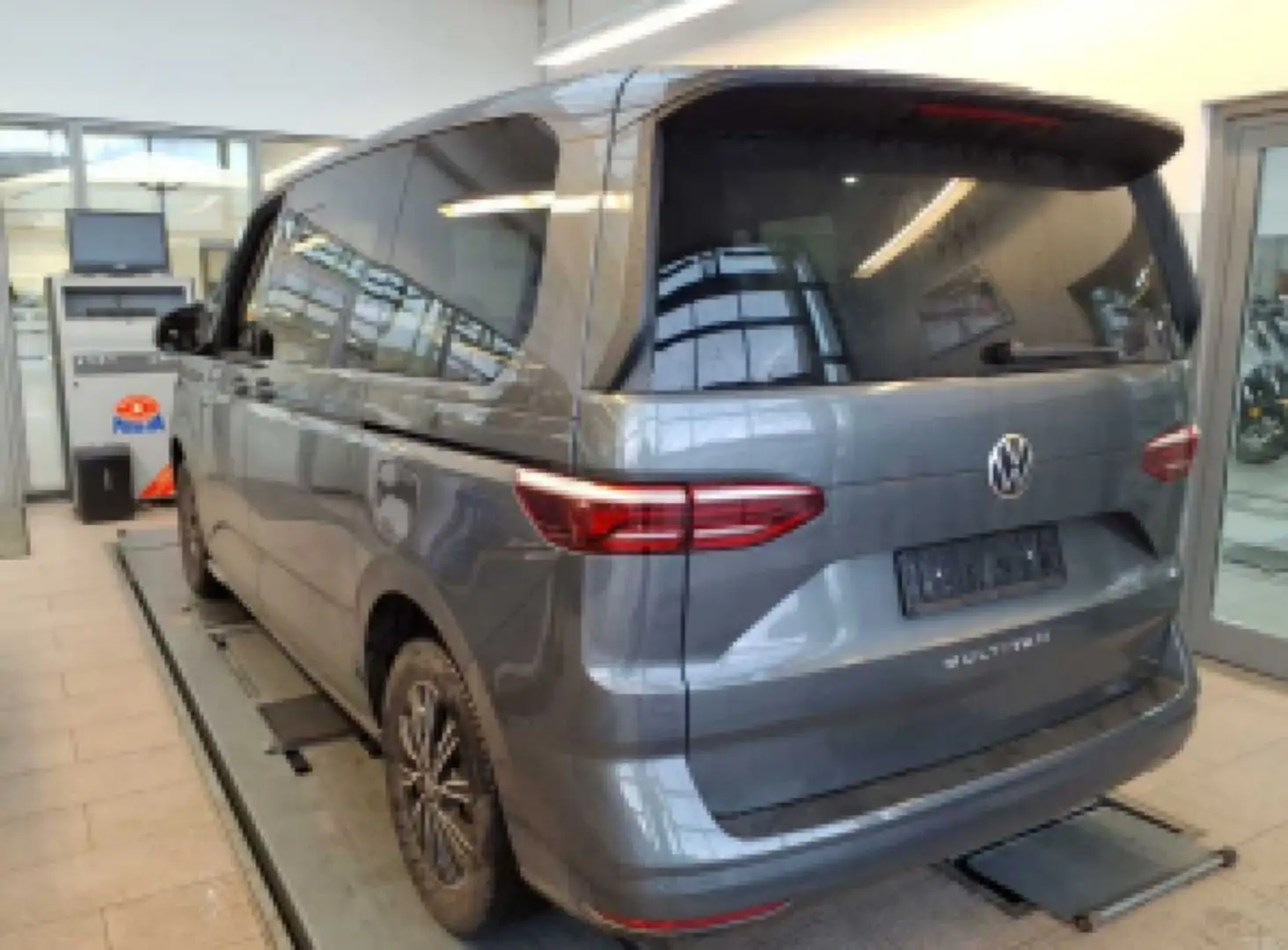 Volkswagen T7 Multivan 2.0 TDI DSG, PANO, NAVI, 6-SITZER Grau - 2