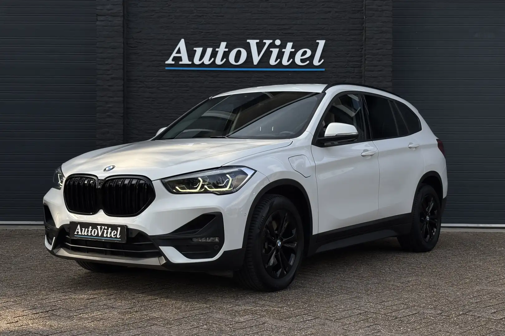 BMW X1 xDrive25e | PDC V+A | Apple Carplay | Elektrische Weiß - 1