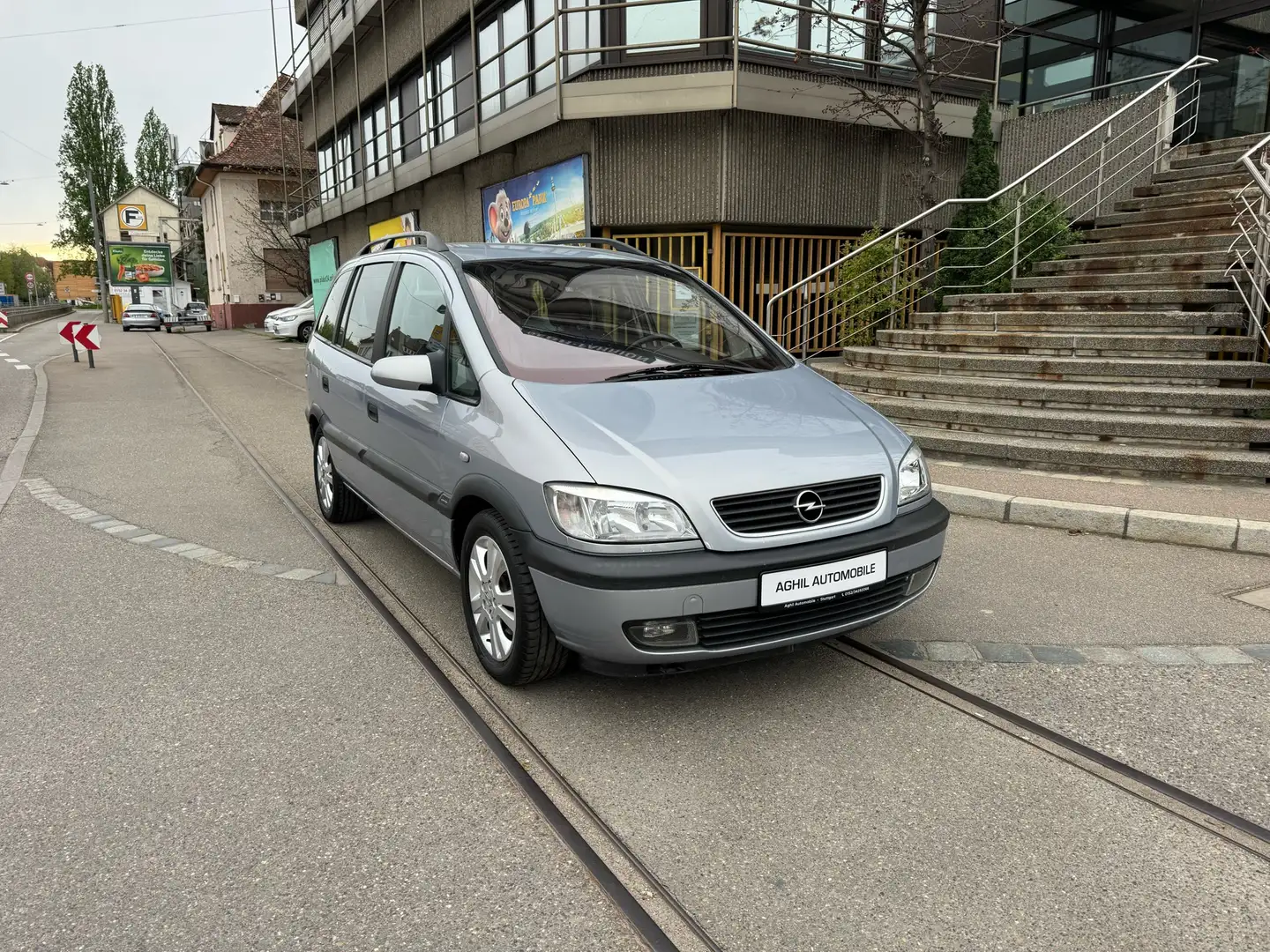 Opel Zafira 1.8 Automatik  TÜV und HU neu bis 04/2026 Srebrny - 1