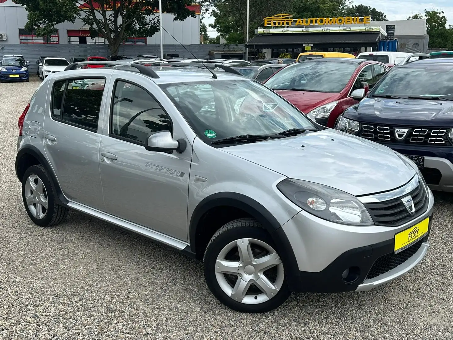 Dacia Sandero Stepway 1.6*Klima*TÜV+Service NEU Silber - 2