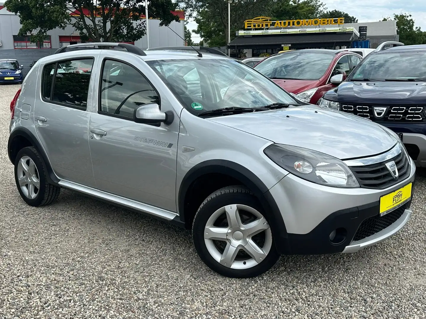 Dacia Sandero Stepway 1.6*Klima*TÜV+Service NEU Silber - 1