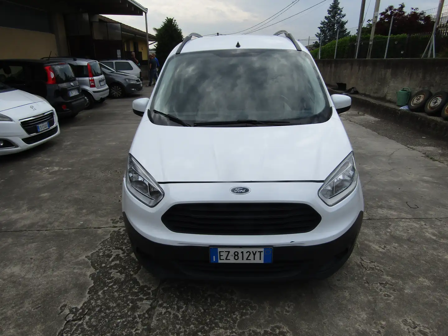 Ford connect Blanco - 1