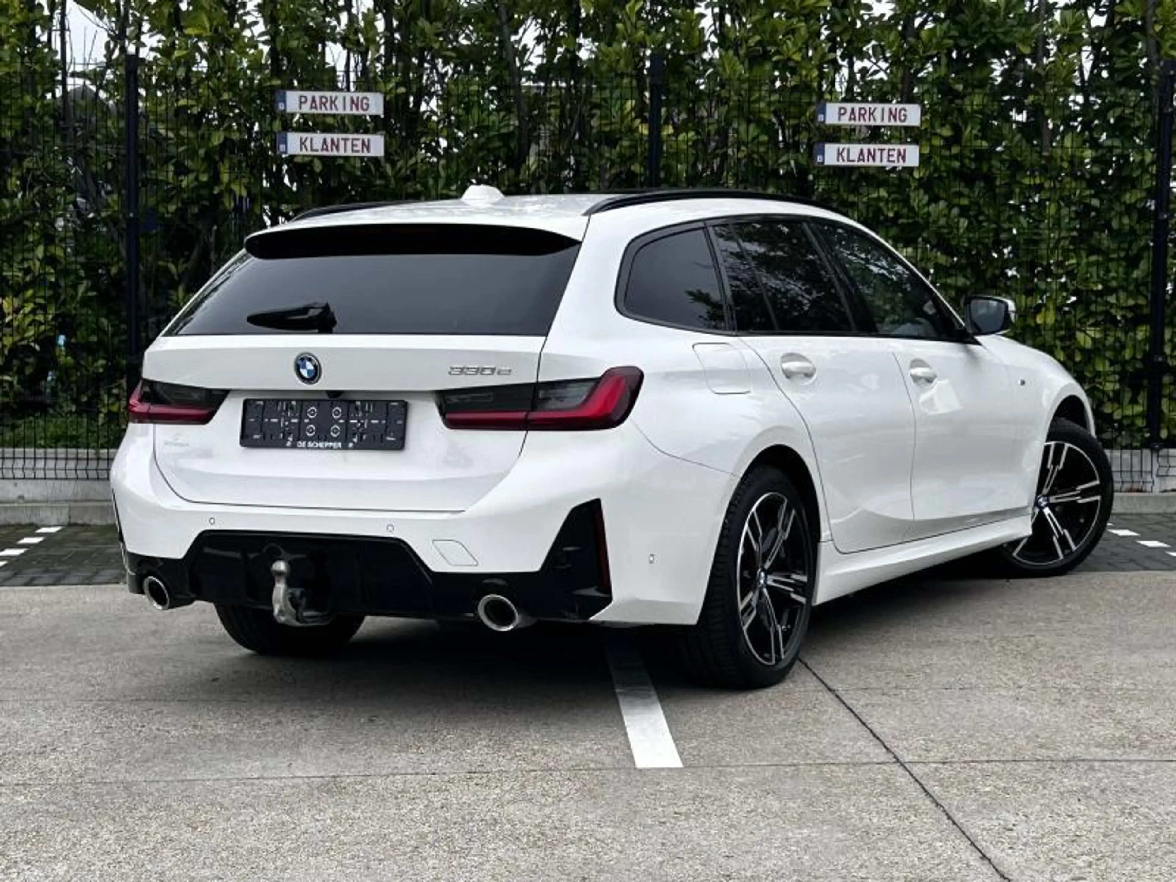 BMW 330 Touring — photo 2