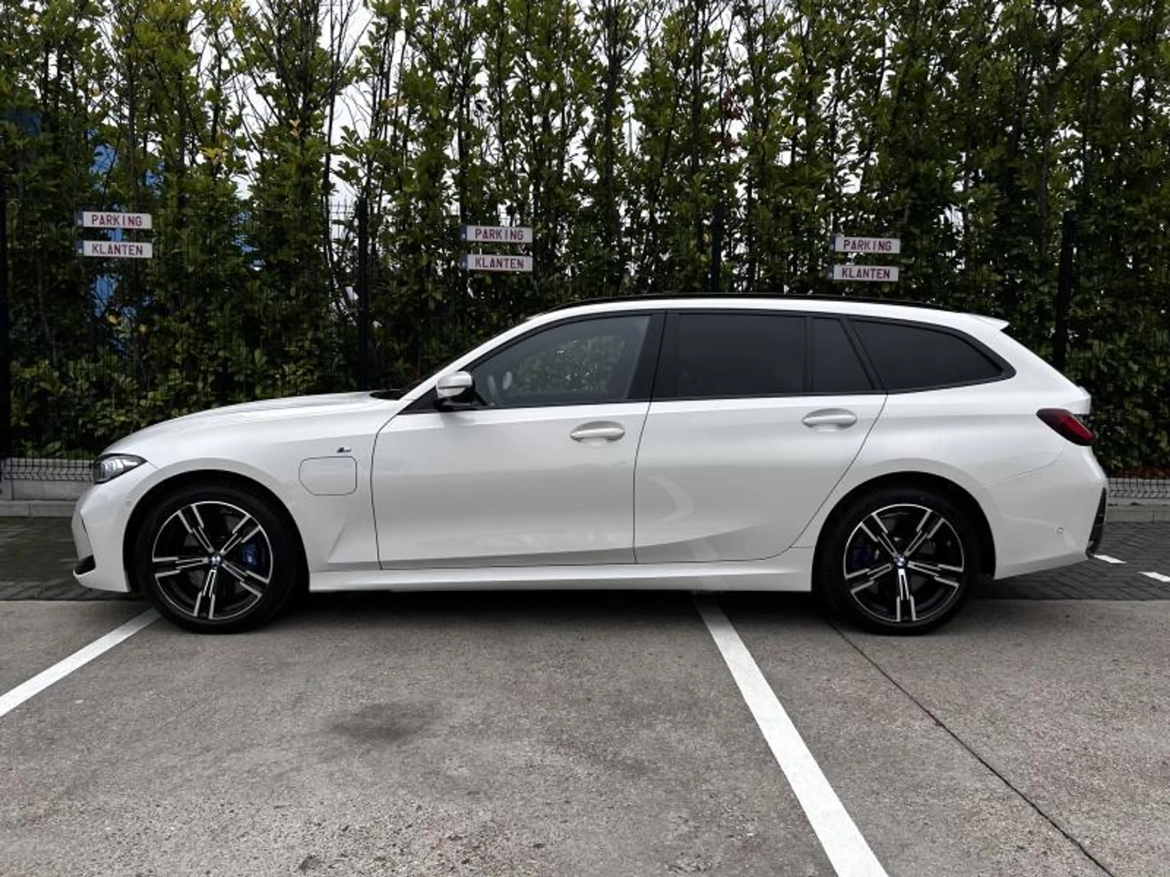 BMW 330 Touring — photo 14
