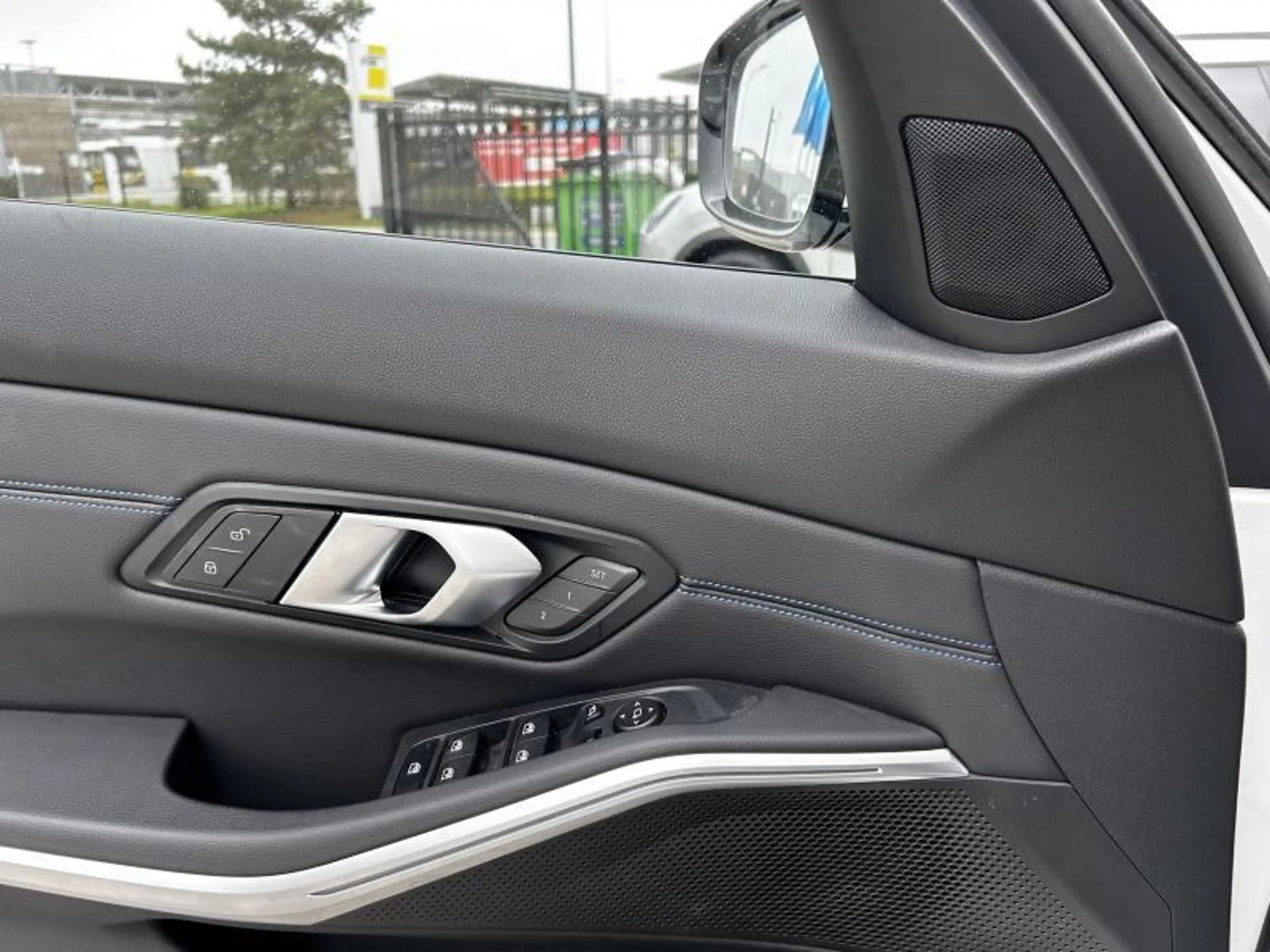 BMW 330 Touring — photo 11