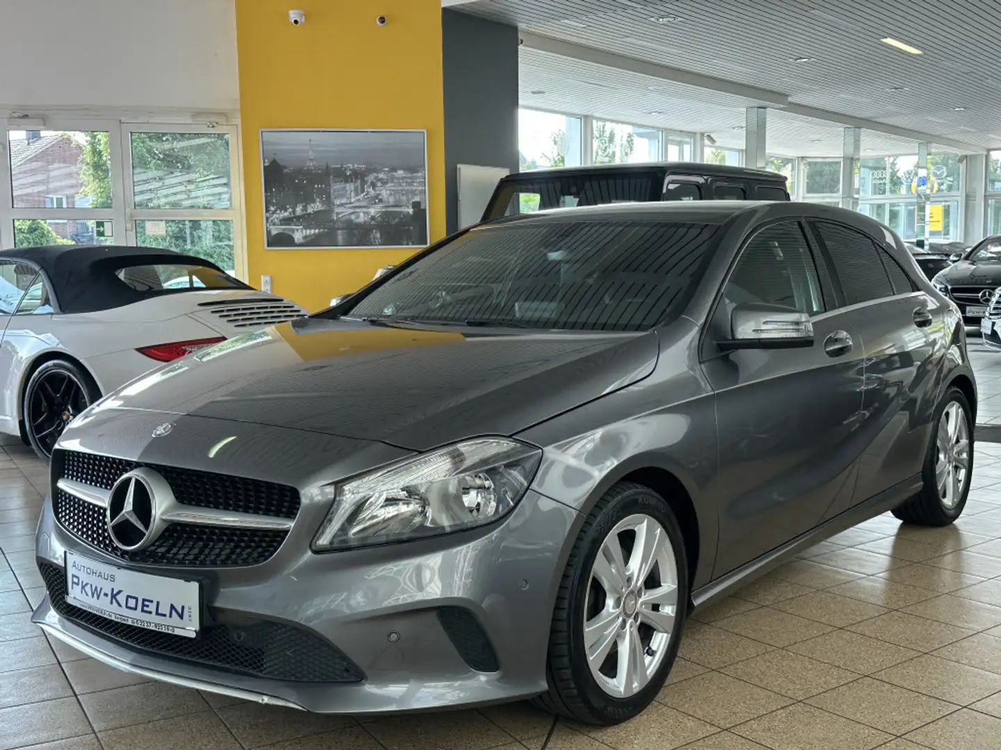 Mercedes-Benz A 220 CDI   d BlueEfficiency*NAVi*PTS*KAMERA* Grau - 1