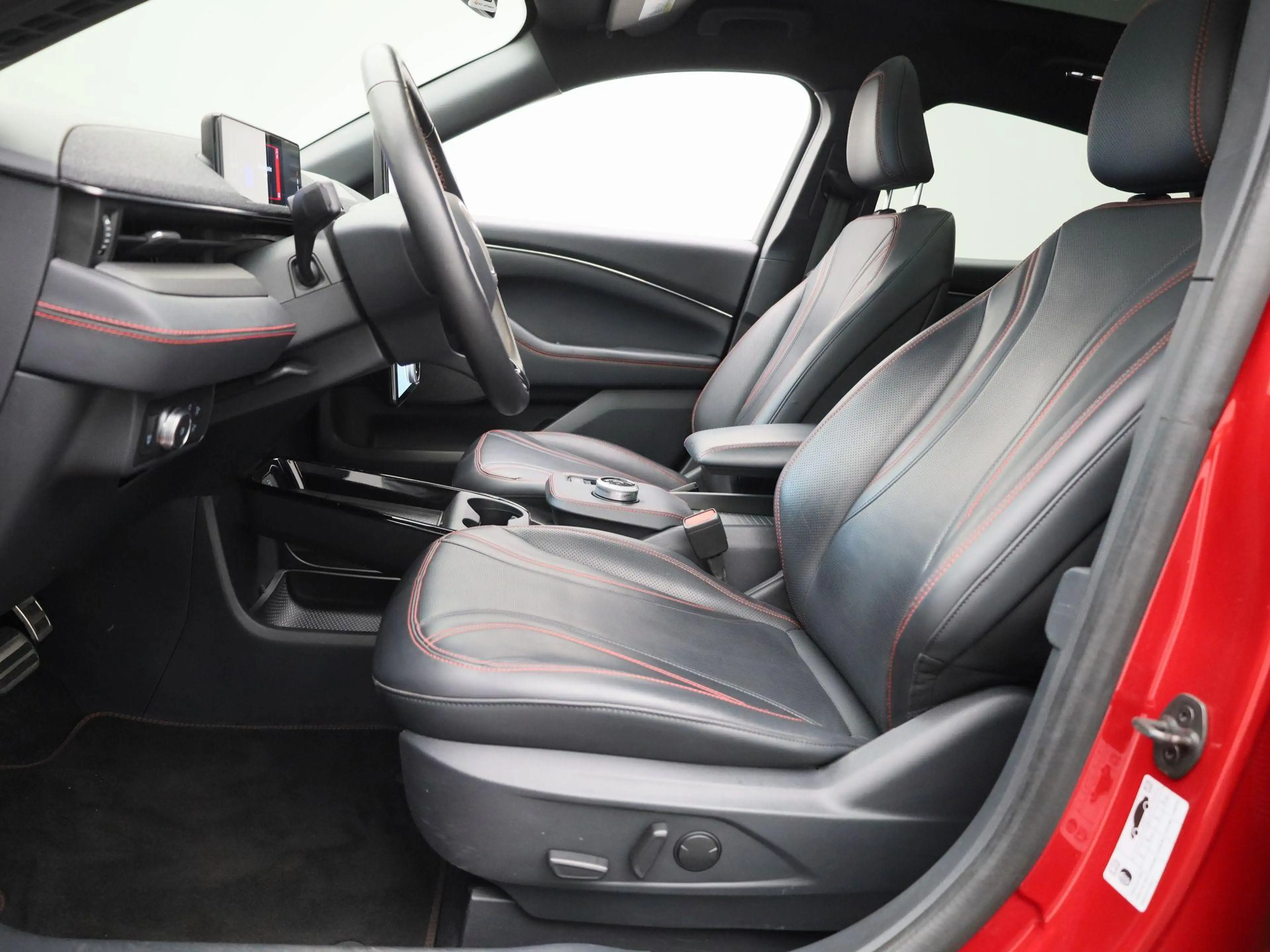 Ford Mustang Mach-E AWD 75 kWh LED | LEDER | PANO | CAMERA — photo 10