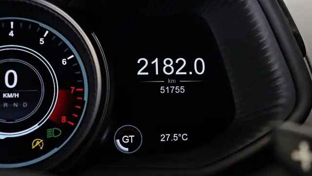 Aston Martin DB11 view 11