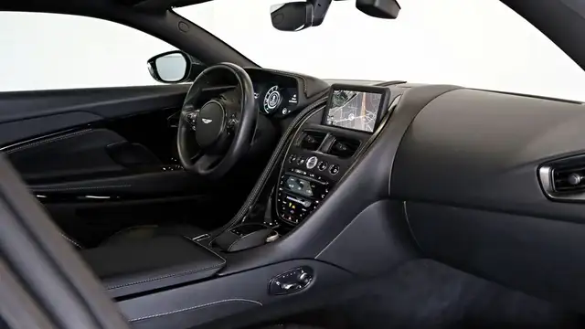 Aston Martin DB11 view 7