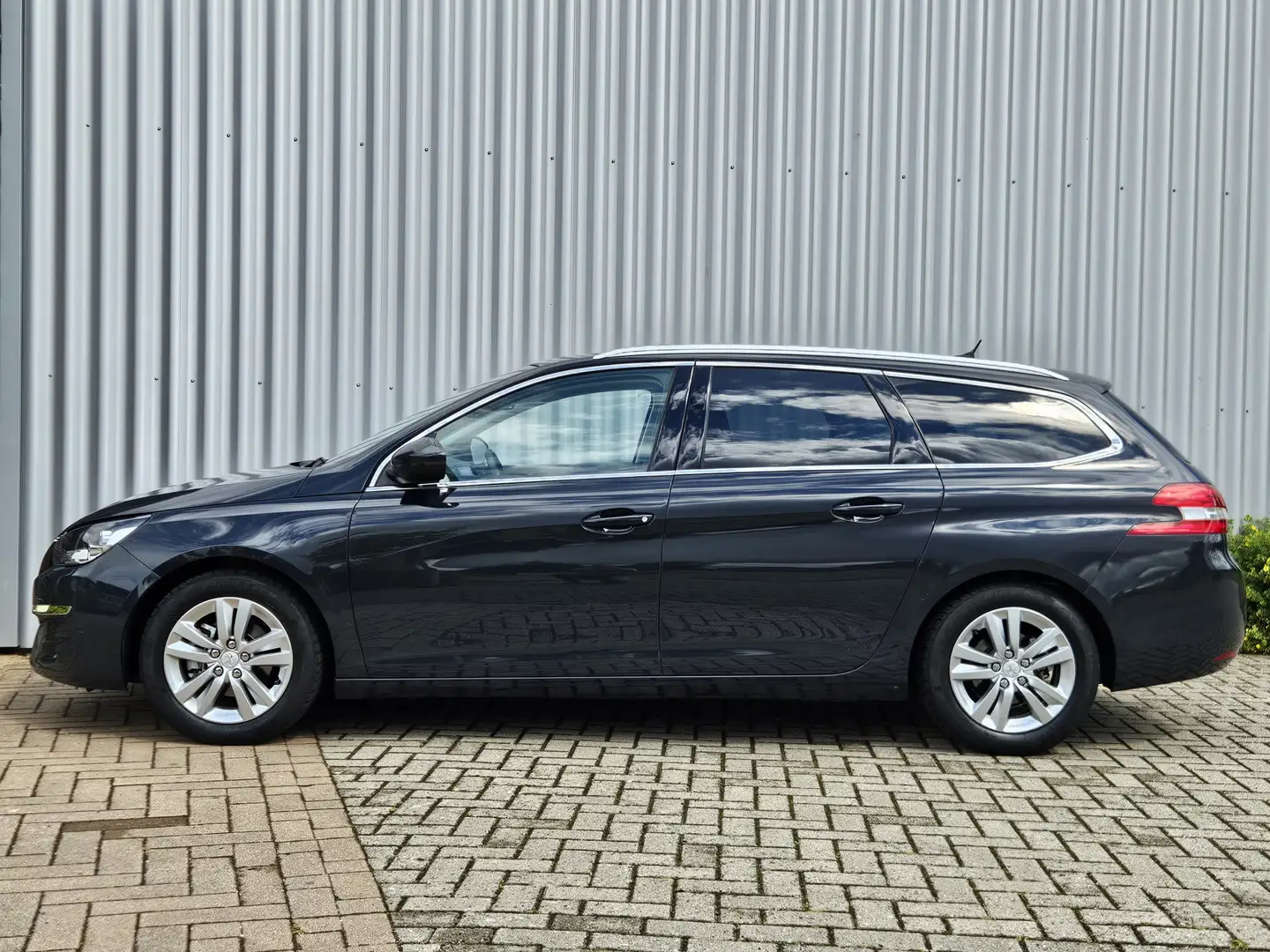 Peugeot 308 SW 1.2 e-THP Blue Executive /Nieuwe Distributierie Grau - 2
