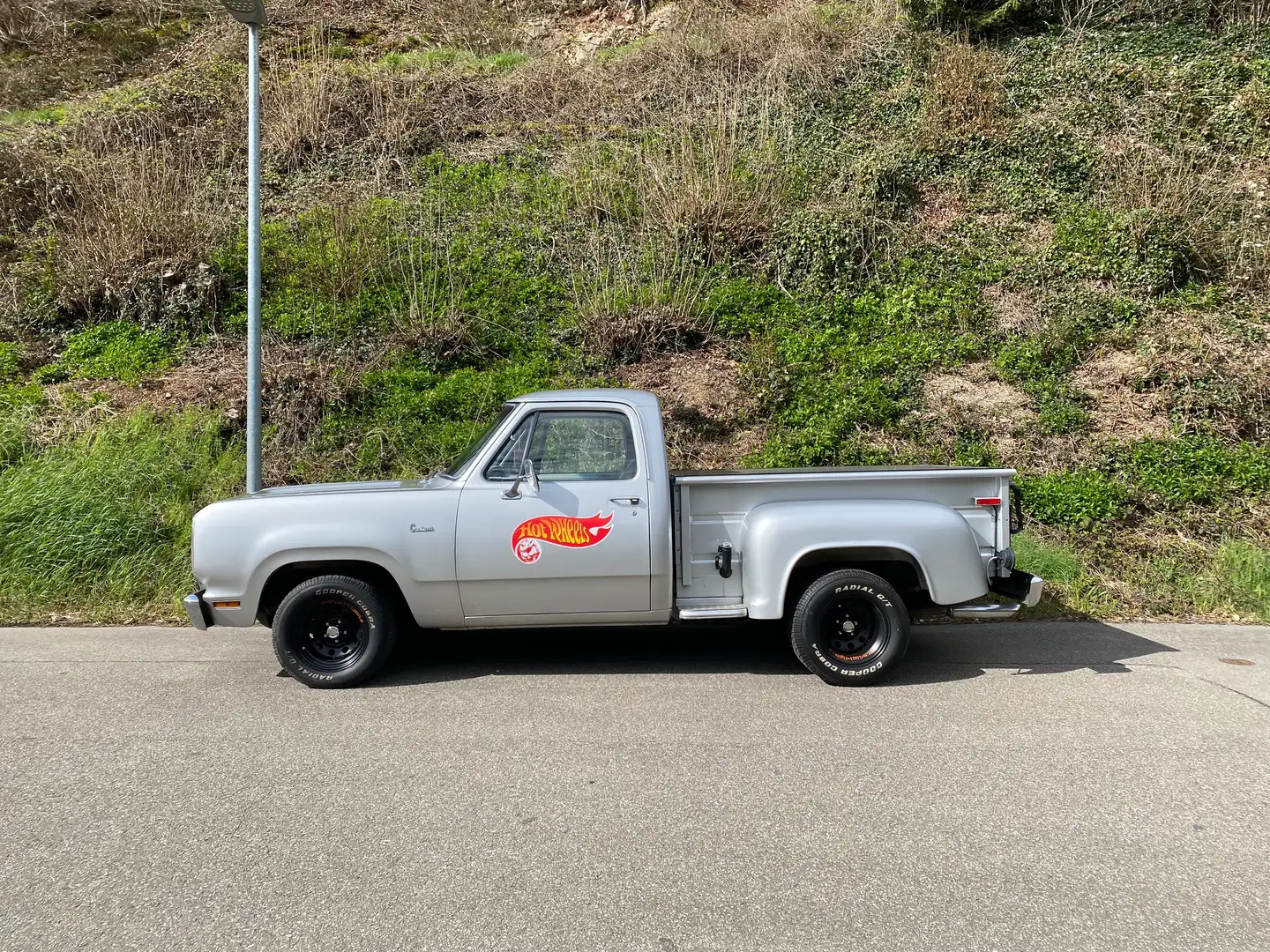 Dodge D 100 Custom V 8 Oldtimer Срібний - 1