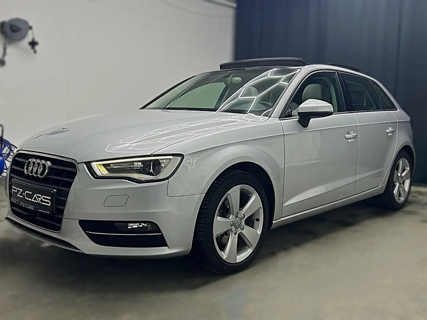 Audi A3 1.4 Panorama|Xenon|AbsTemp|Navi|AHK|SHZ|Alcan Silber - 1