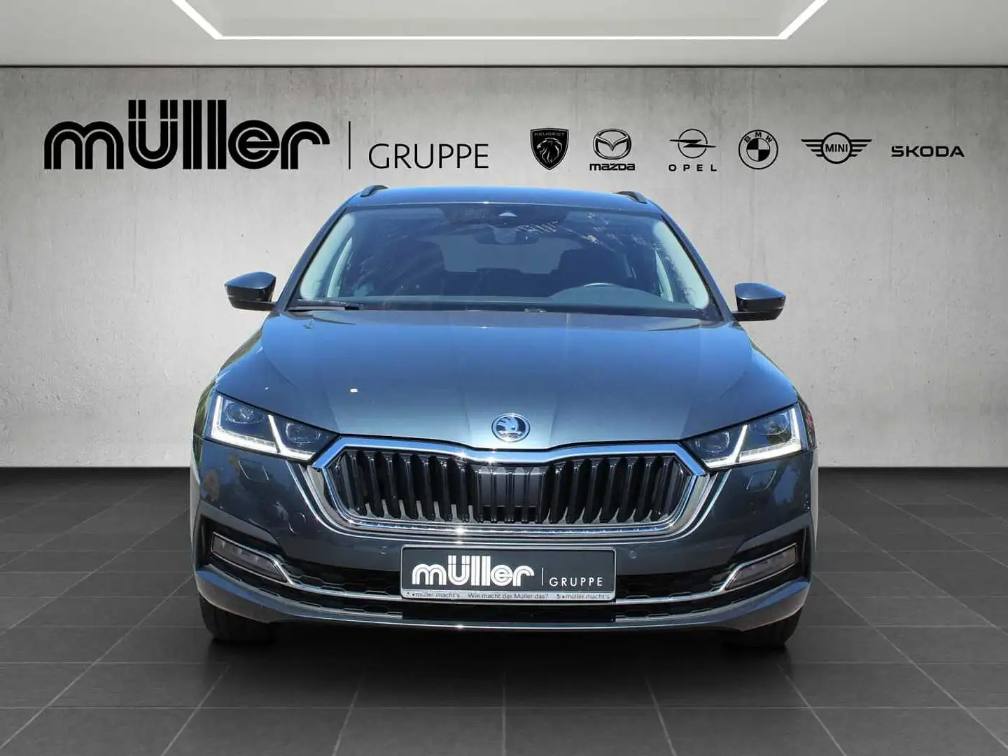 Skoda Octavia Combi 2.0 TDI DSG First Edition Gris - 2