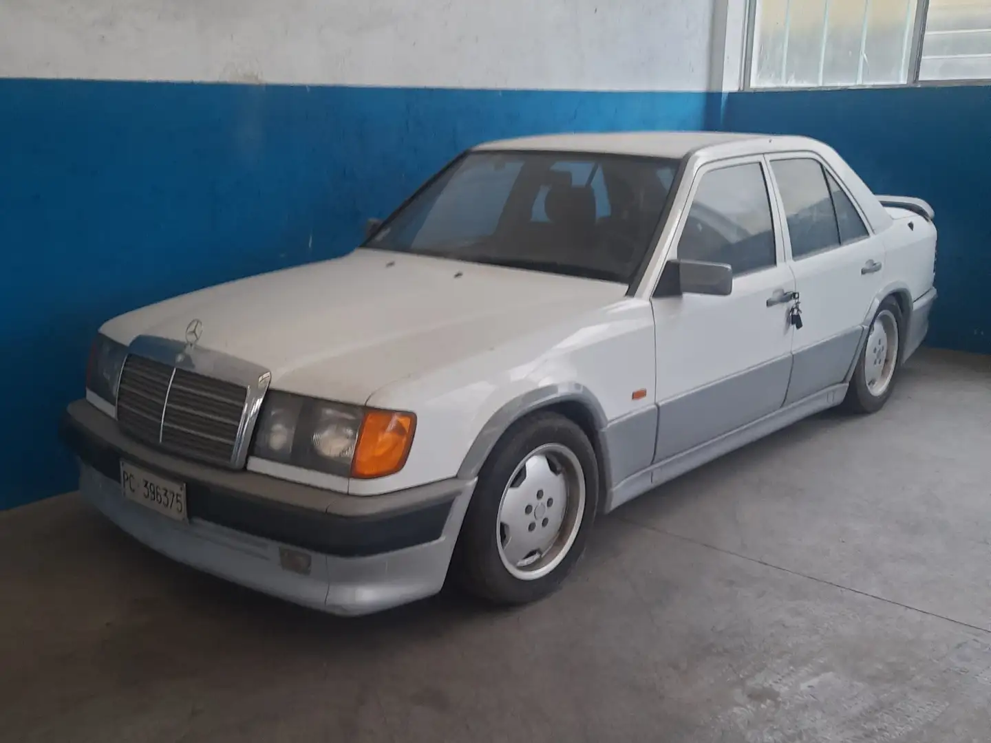 Mercedes-Benz 250 W124 D ( AMG Look Body Kit) Alb - 2