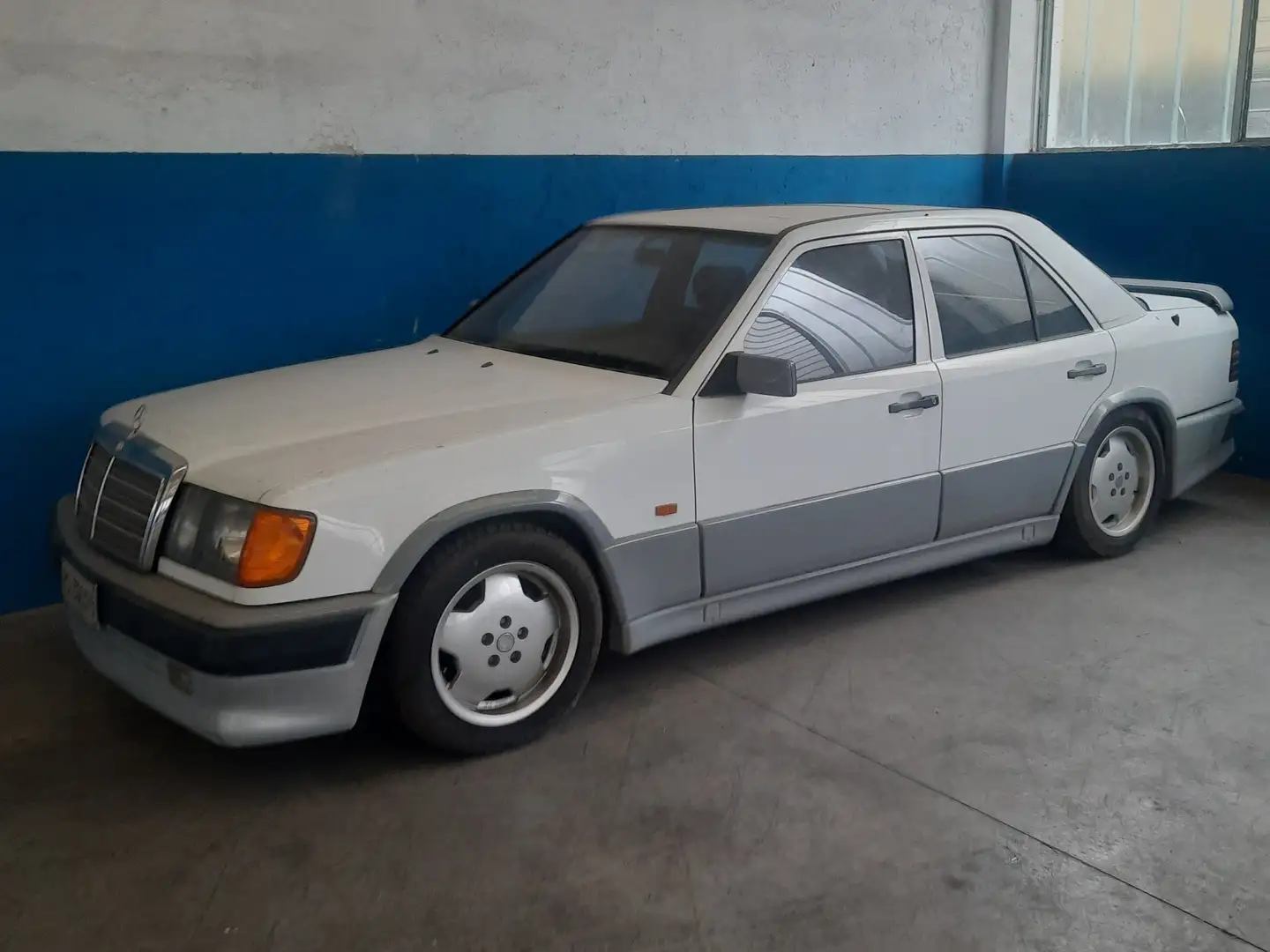 Mercedes-Benz 250 W124 D ( AMG Look Body Kit) Alb - 1