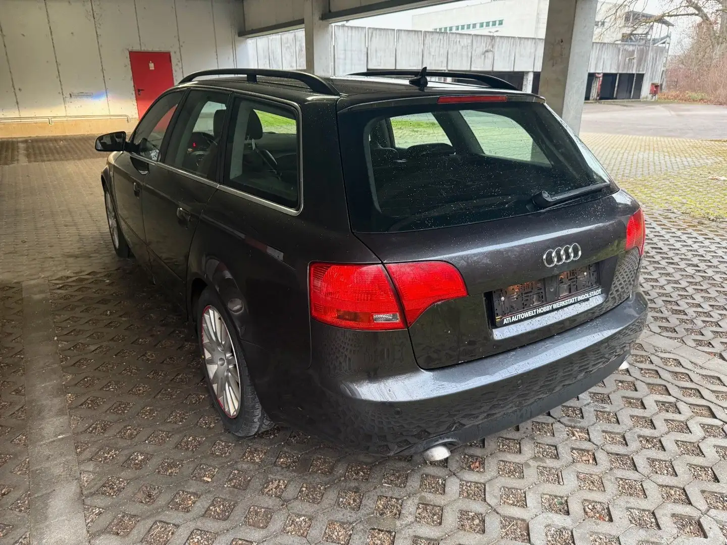 Audi A4 Avant 2.0 TDI quattro Grau - 2