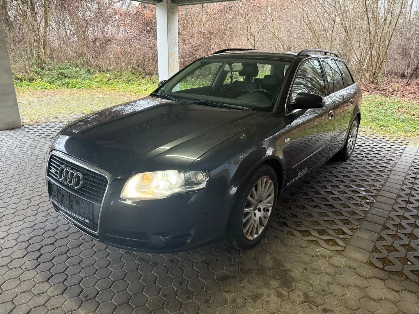 Audi A4 Avant 2.0 TDI quattro Grau - 1