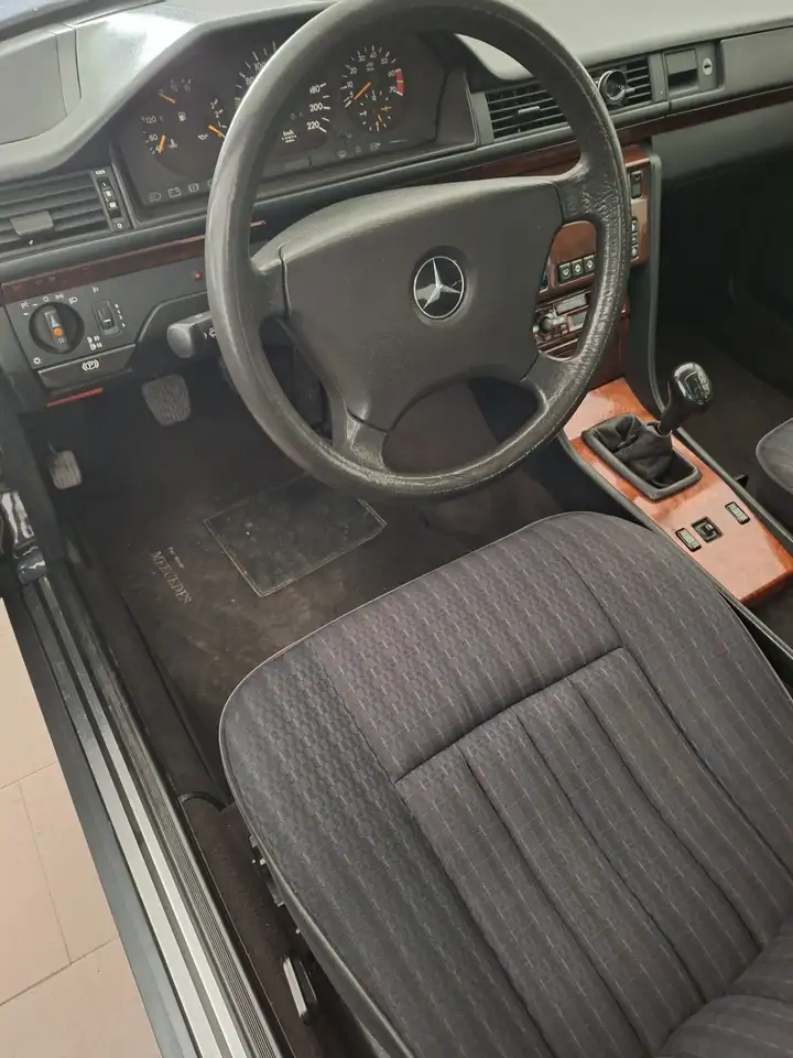 Mercedes-Benz 200, foto 9
