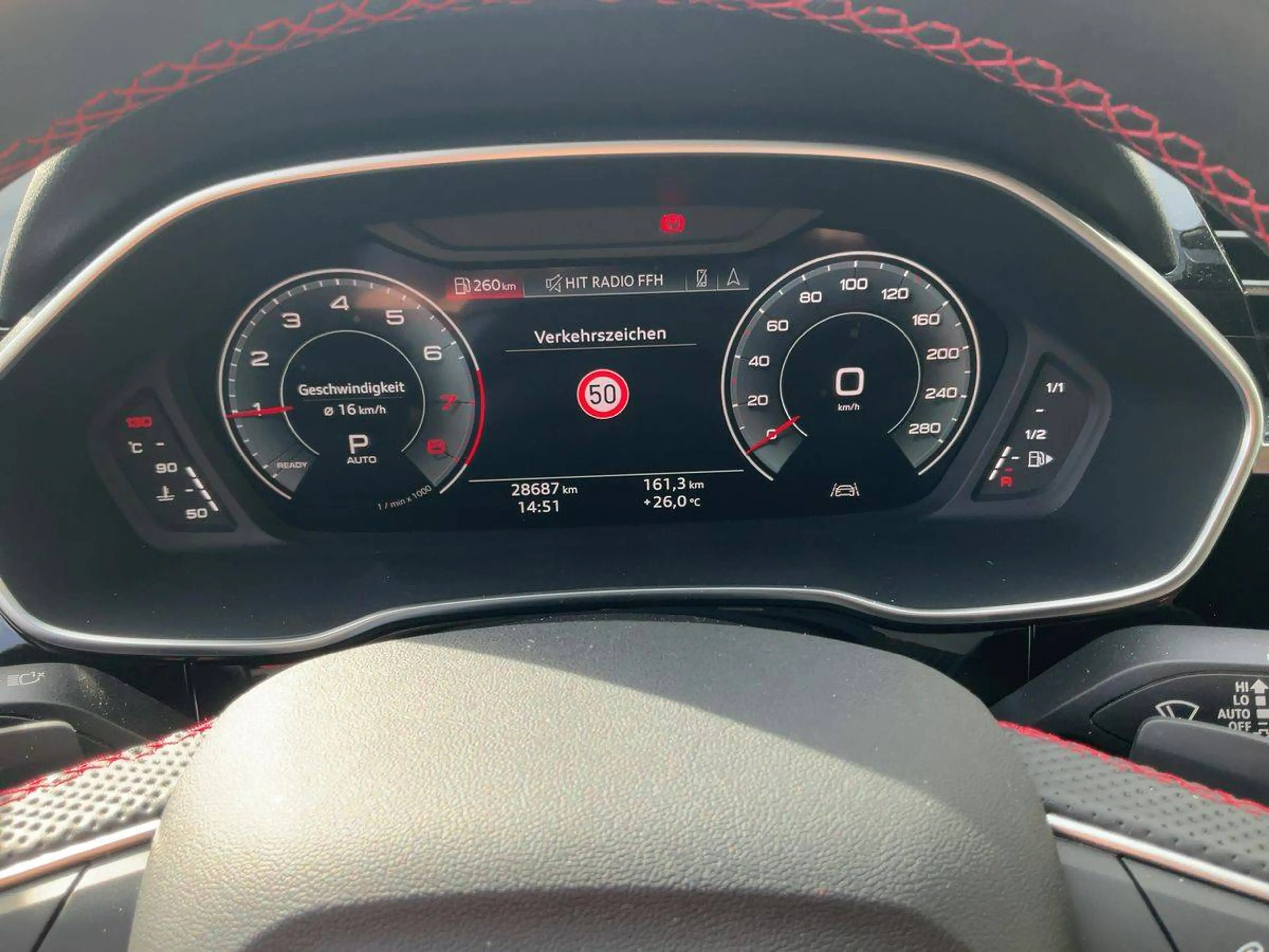 Audi Q3 35 TFSI S line — photo 11