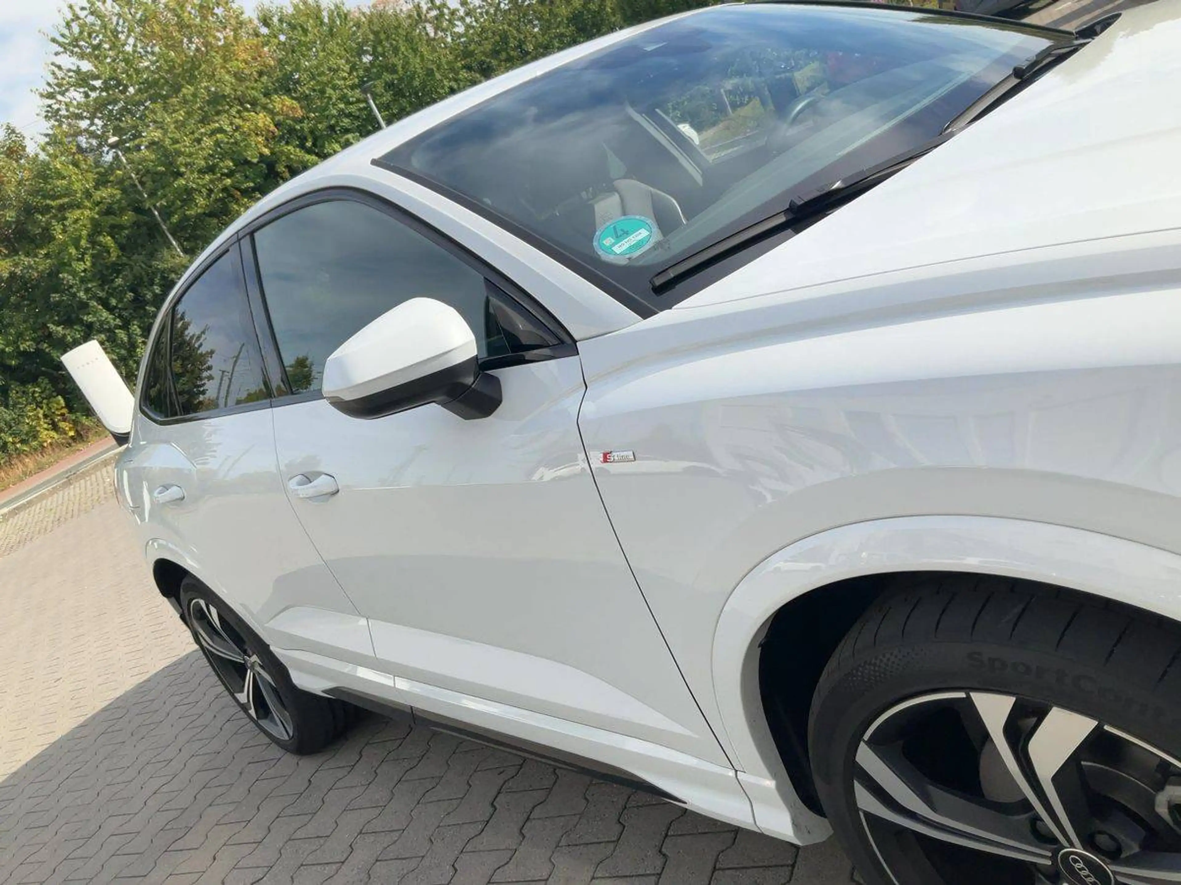 Audi Q3 35 TFSI S line — photo 3