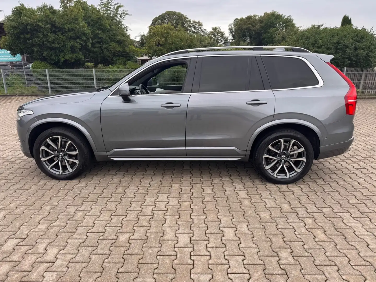 Volvo XC90 XC90 Momentum AWD PANORAMA 7.Sitzer Grijs - 2