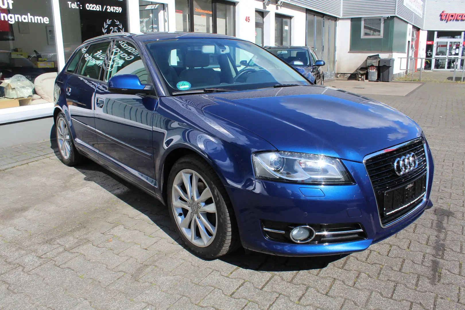 Audi A3 Limousine in Blau gebraucht in Gummersbach-Niederseßmar für €  11.680