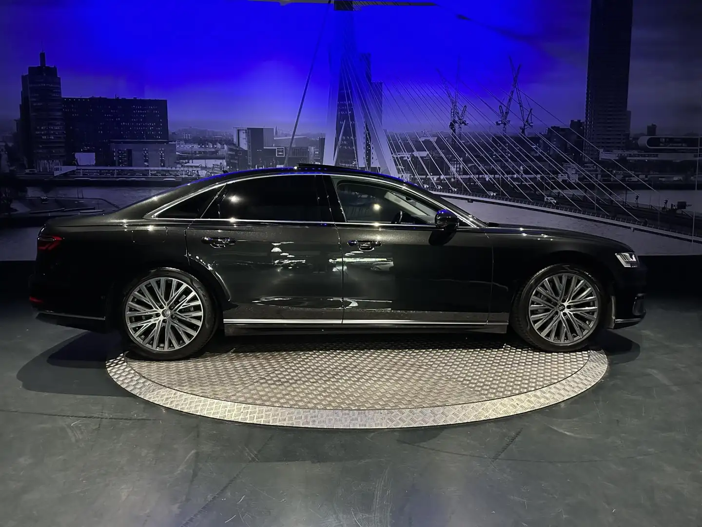 Audi A8 55 TFSI quattro Pro Line Plus *NL-auto*B&O*360came Grijs - 2