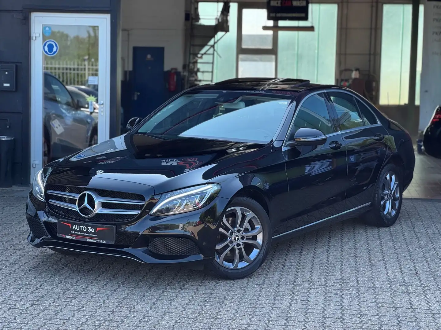 Mercedes-Benz C 180 CGI Avantgarde Leder Navi LED SHD... Schwarz - 2