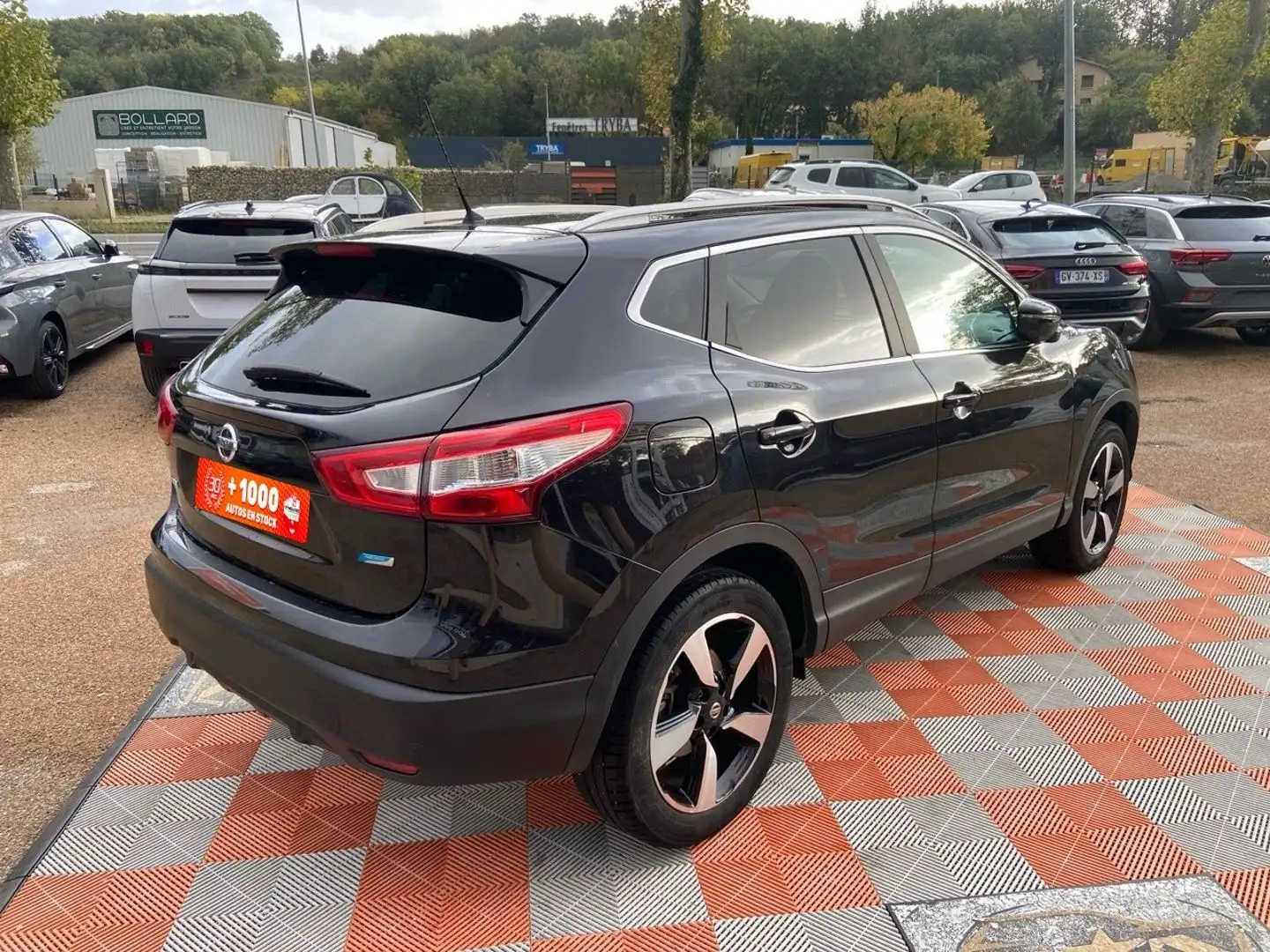 Nissan Qashqai 1.5 DCI 110 N-CONNECTA TOIT PANO 1 ¨re main Schwarz - 2