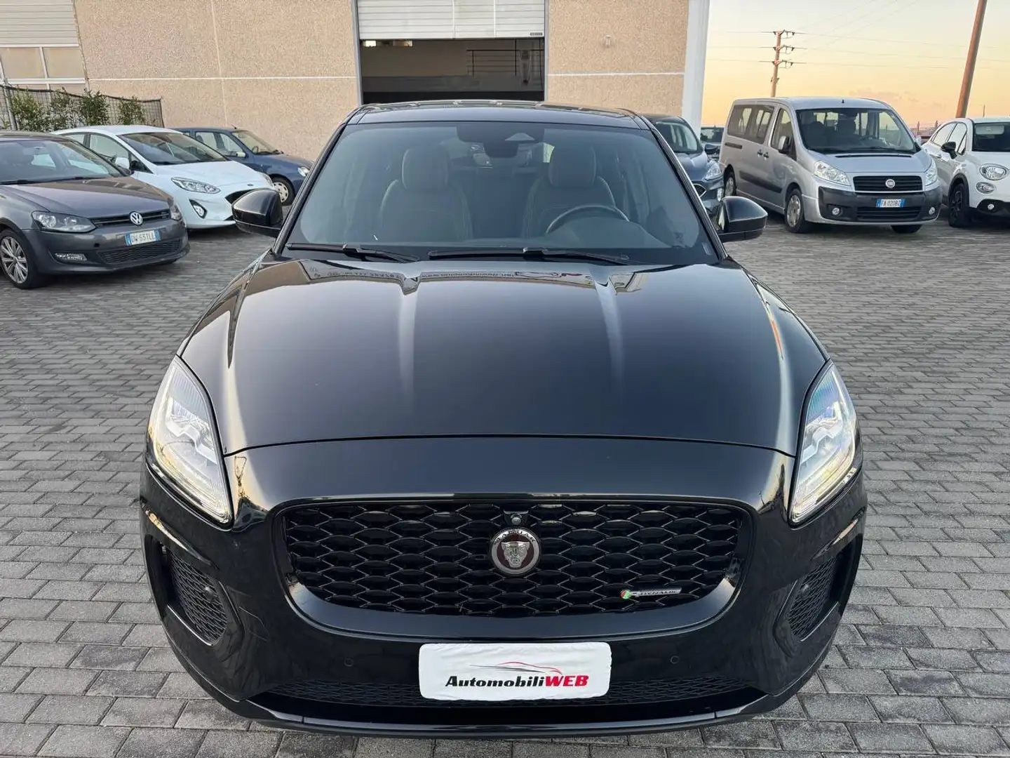 Jaguar E-Pace 2.0d  mhev R-Dynamic SE 4awd 163cv auto Zwart - 2