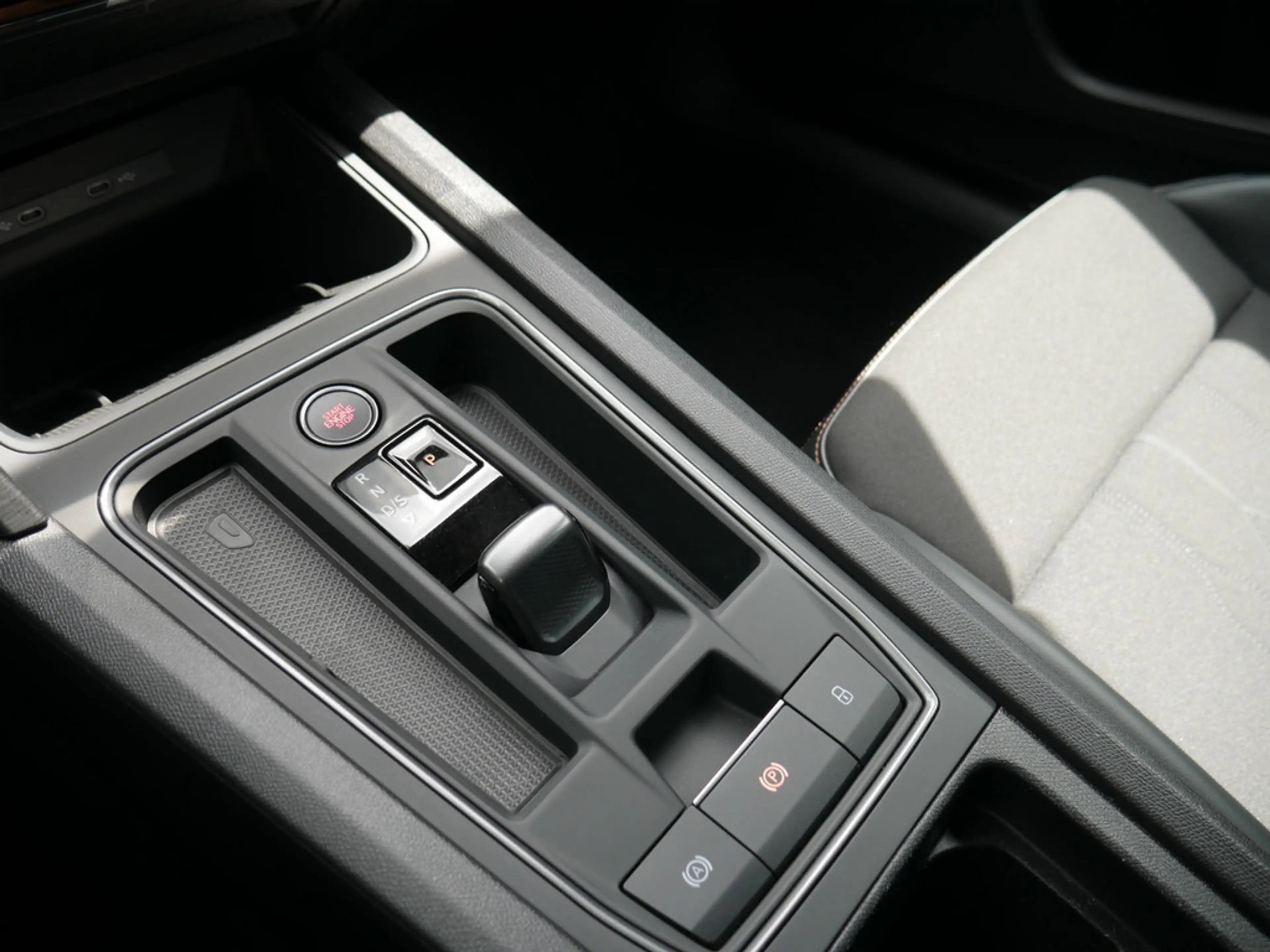 CUPRA Leon Sportstourer 2.0 TSI VZ KAMERA NAVI LED — photo 14