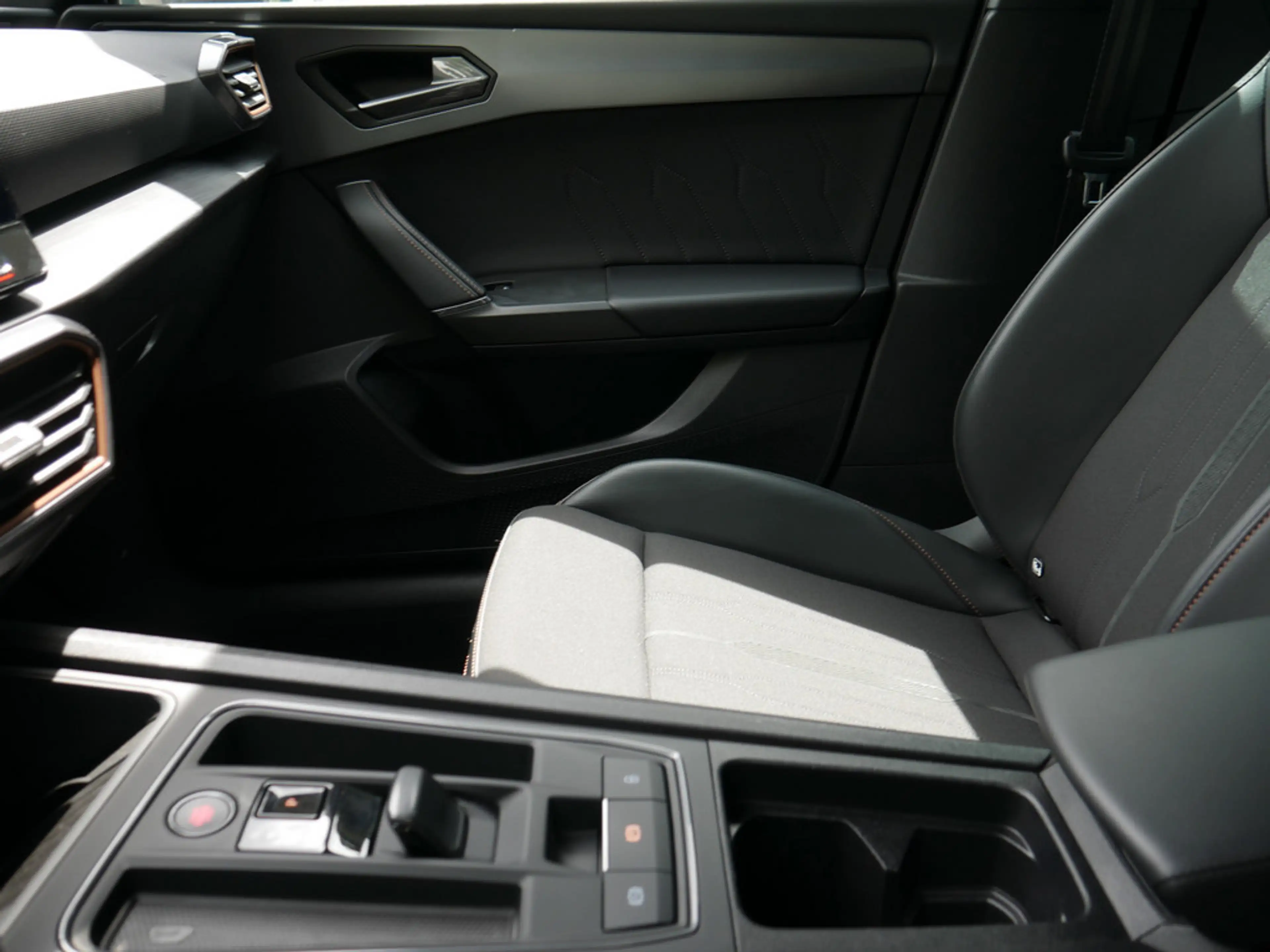 CUPRA Leon Sportstourer 2.0 TSI VZ KAMERA NAVI LED — photo 15