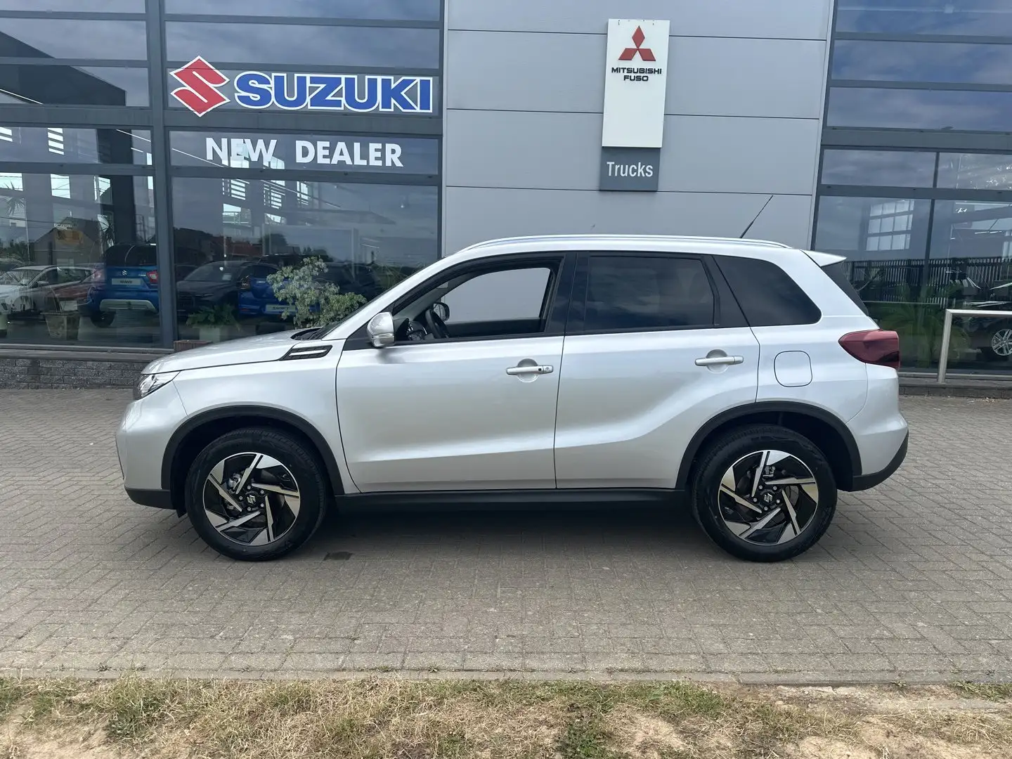 Suzuki Vitara Grand Luxe Xtra HYBRID 2WD Aut (MY23) Zilver - 2