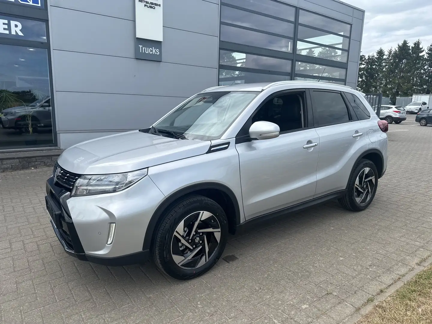 Suzuki Vitara Grand Luxe Xtra HYBRID 2WD Aut (MY23) Zilver - 1