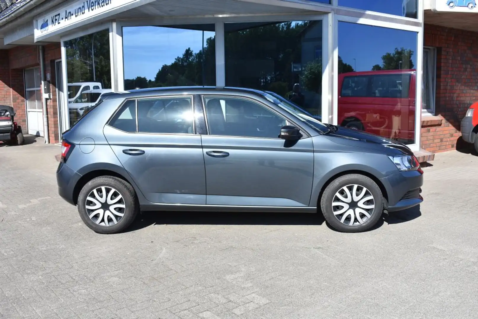 Skoda Fabia 1.0 MPI Ambition Klima Sitzheizung Tempomat el. Sp Grau - 2