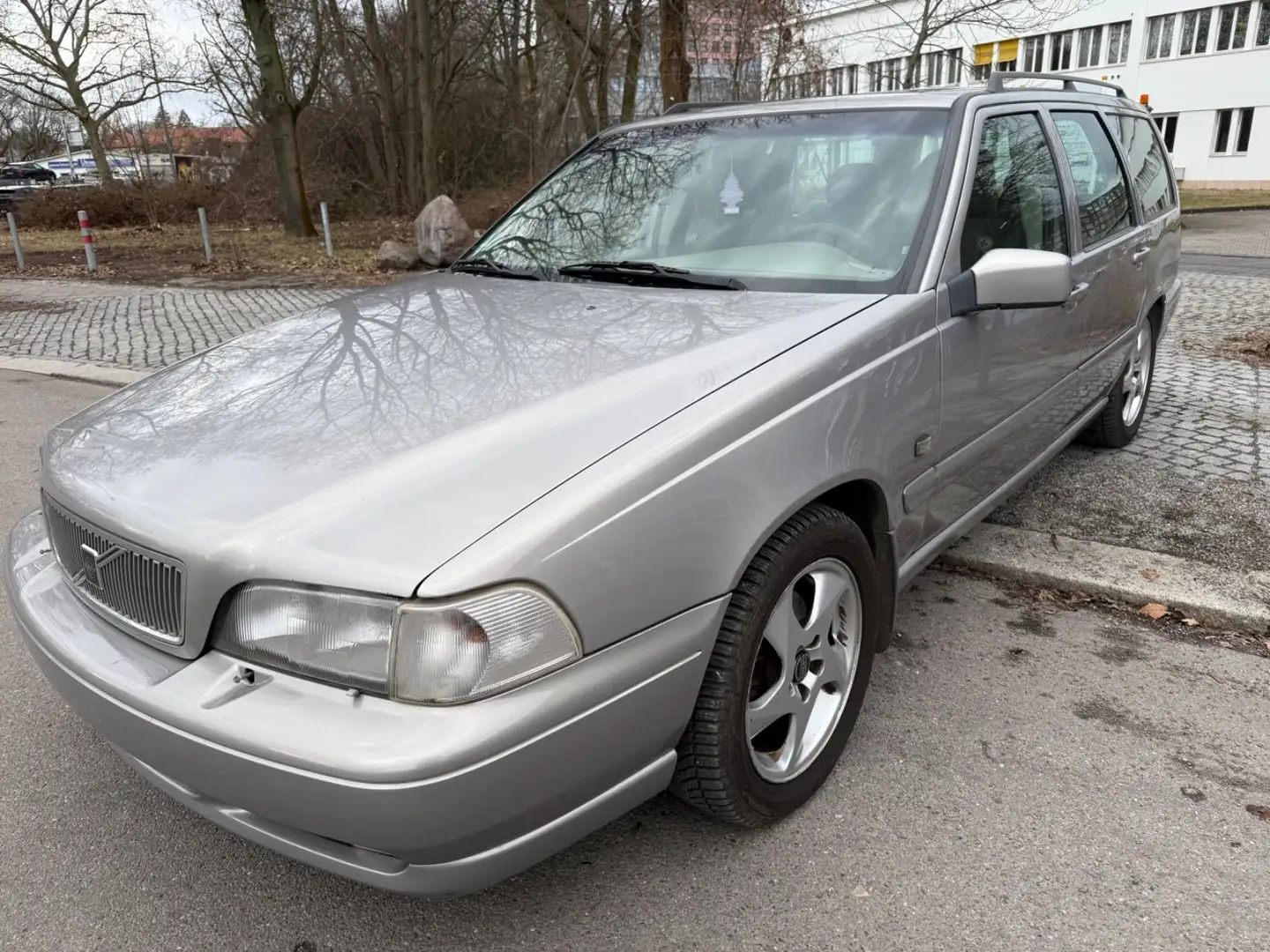 Volvo V70 **  TOP  ZUSTAND**HU-AU NEU**2,5   200 PS** Silber - 1