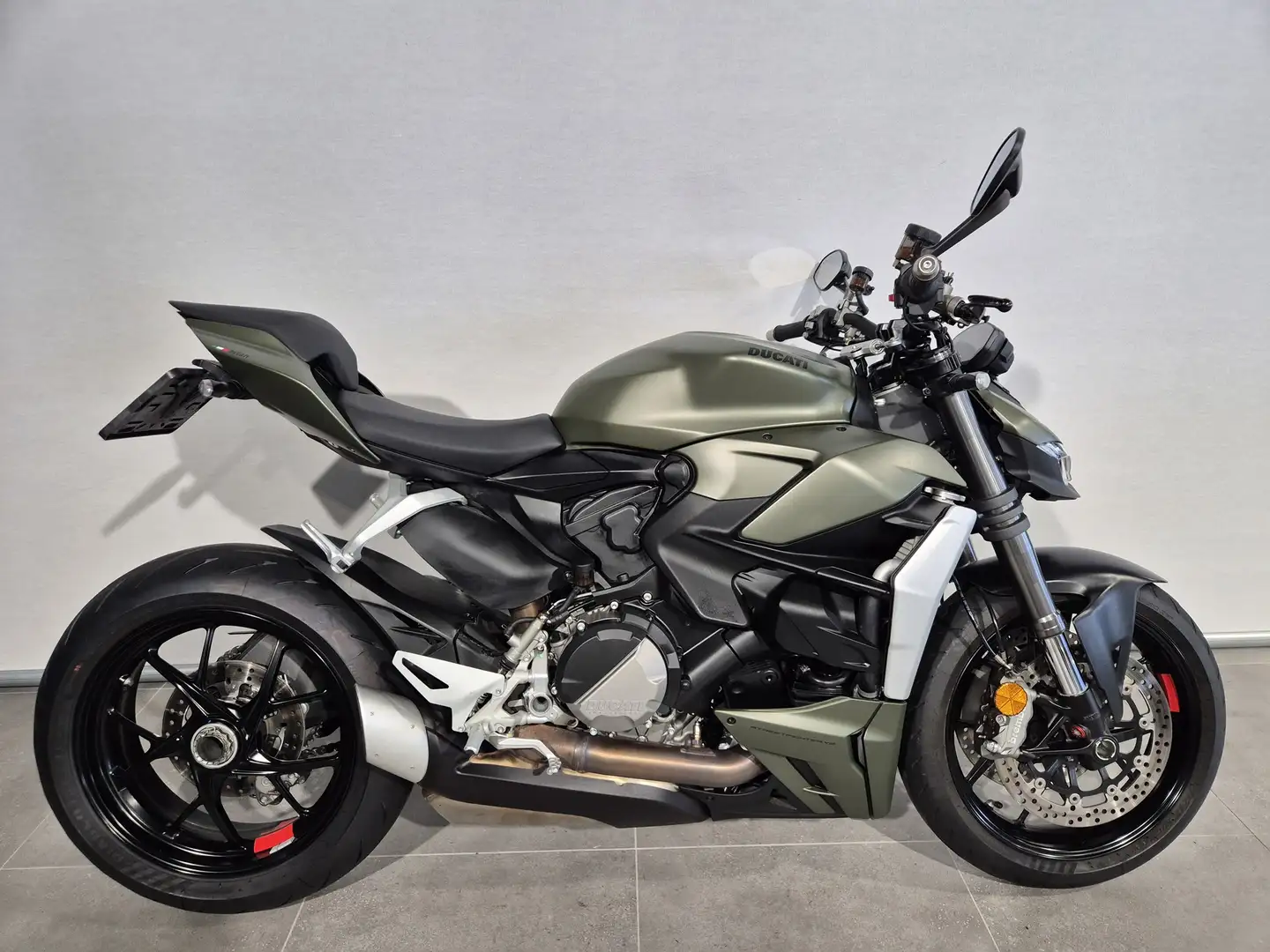 Ducati Streetfighter V2 Verde - 1
