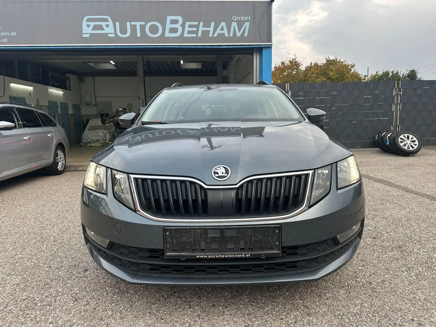 Skoda Octavia Combi 2,0 TDI Ambition Limted DSG Grau - 2