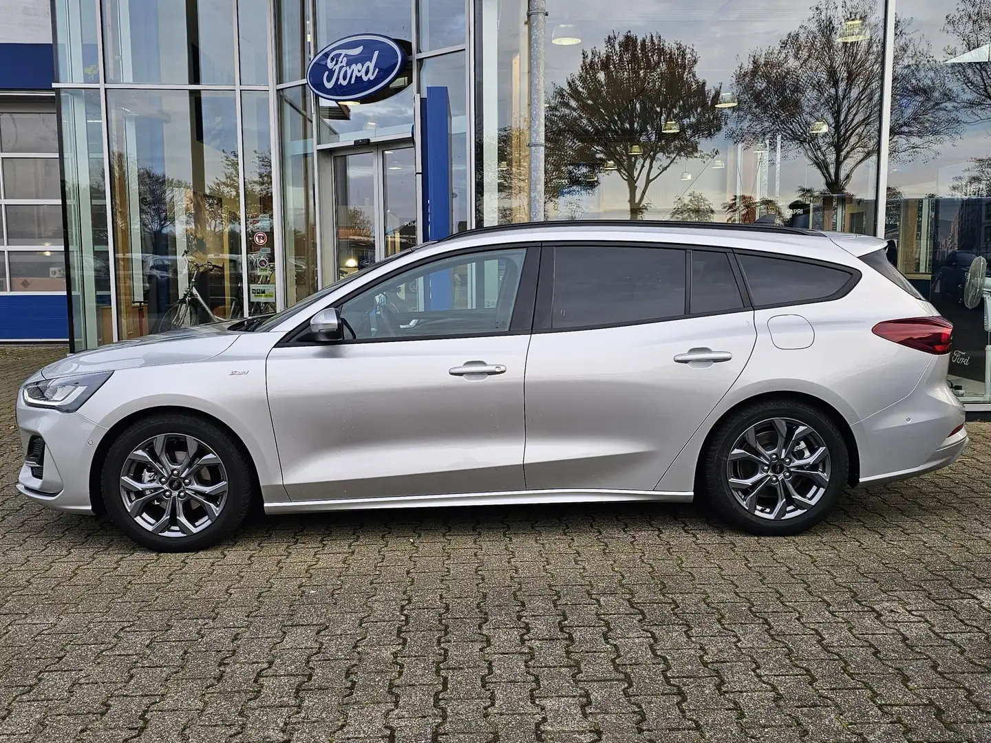 Ford Focus Wagon 1.0 EcoBoost Hybrid ST Line X 155pk | Trekha Gris - 2