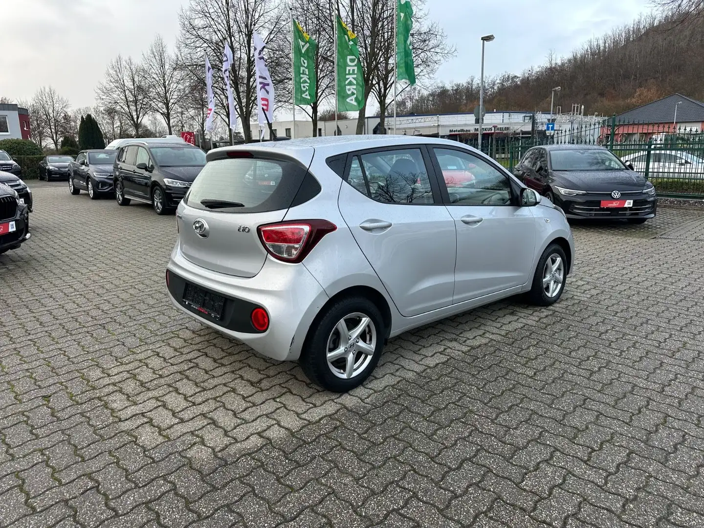 Hyundai i10 Select 1.HAND Klima CARPLAY Temp ALU TÜV Neu Argintiu - 2