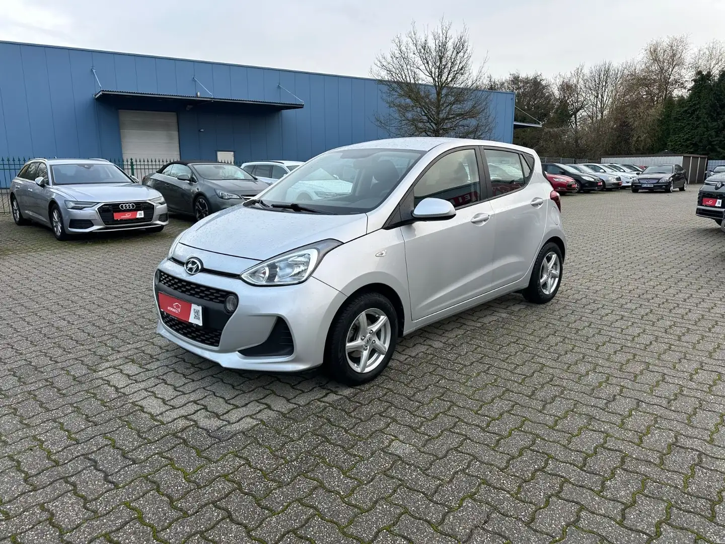 Hyundai i10 Select 1.HAND Klima CARPLAY Temp ALU TÜV Neu Argintiu - 1