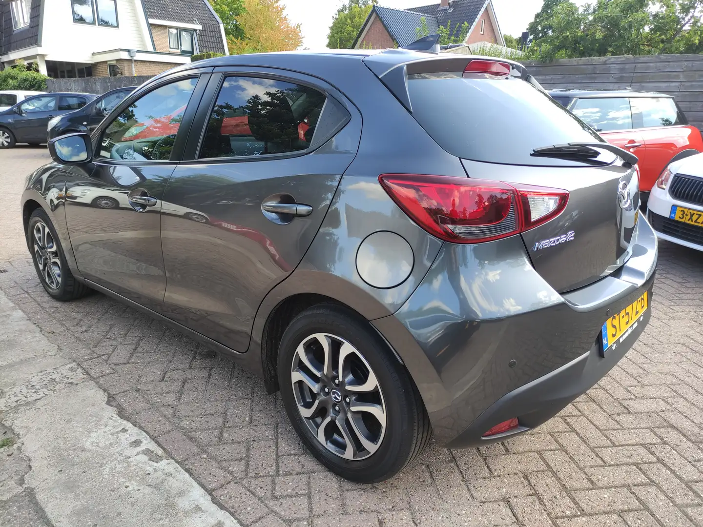 Mazda 2 SkyActiv-G 90 Skylease+ Grijs - 2