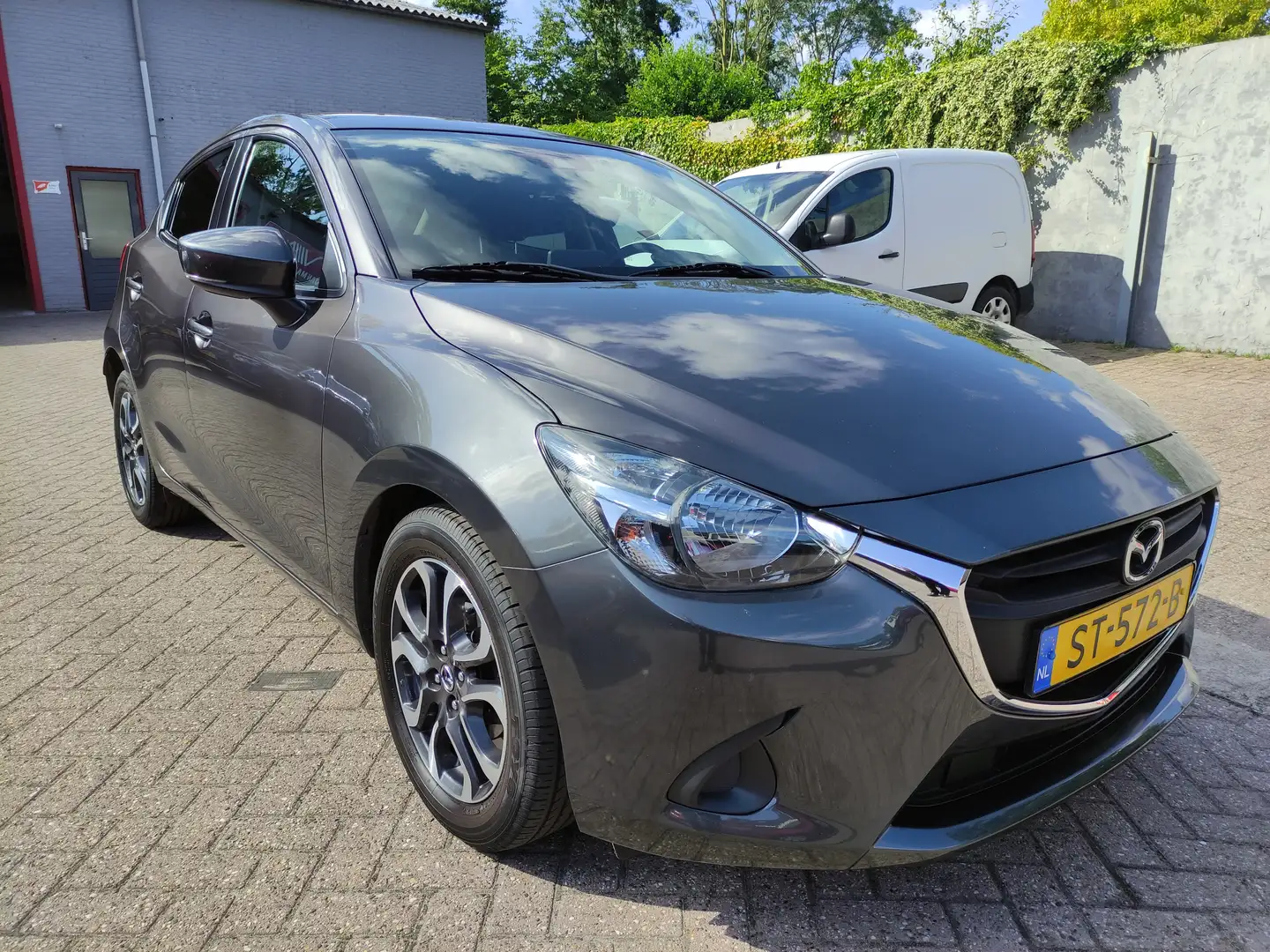 Mazda 2 SkyActiv-G 90 Skylease+ Grijs - 1