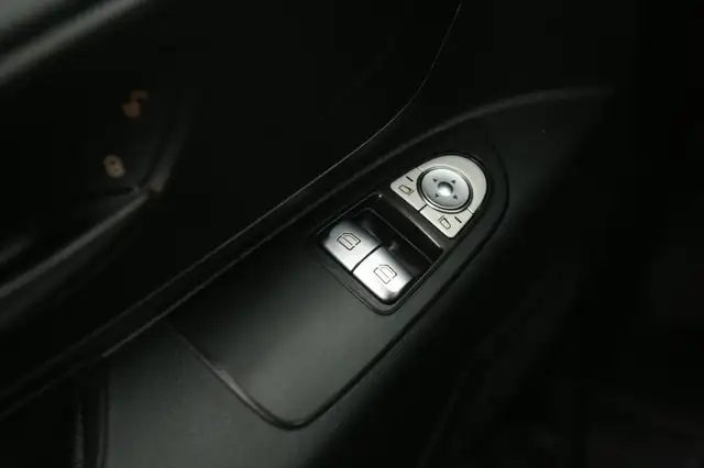 Mercedes-Benz Vito view 21