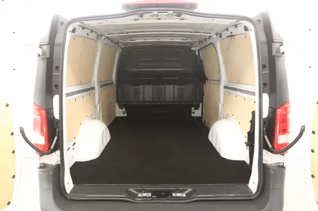 Mercedes-Benz Vito view 3