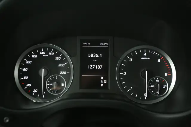 Mercedes-Benz Vito view 12